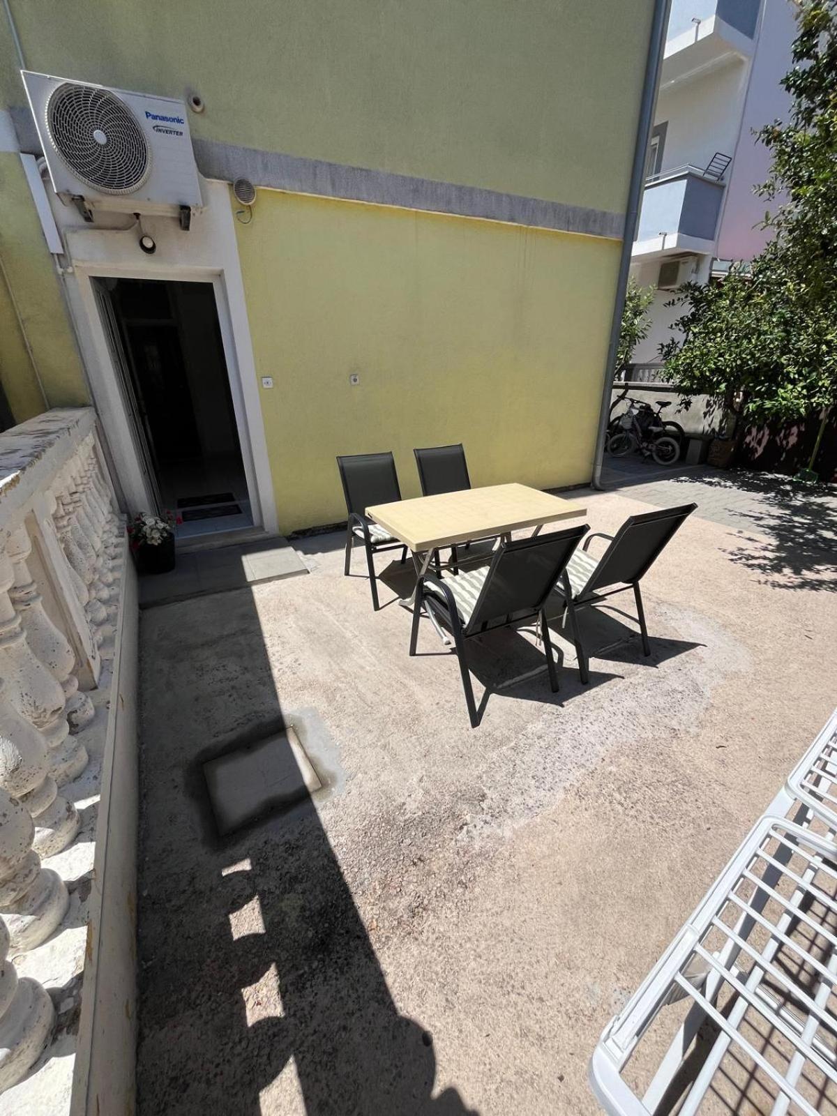 Apartmani Andrej Vodice فوديس المظهر الخارجي الصورة